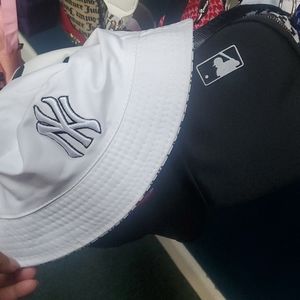 Reversible 2 Piece NY Bag & Bucket Hat Set 🔥